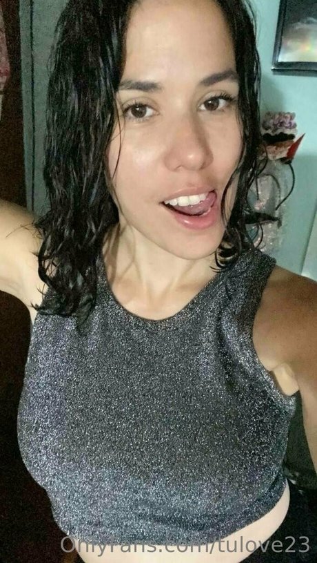 tulove23 modelo de alta calidad foto