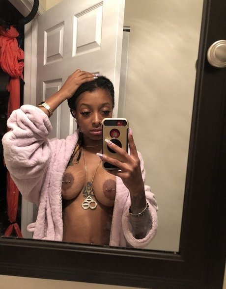 Dannie Ace estrella porno atractiva galería