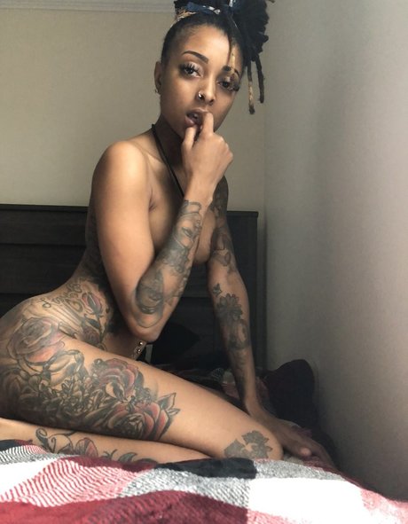 Dannie Ace actriz desnuda imagen