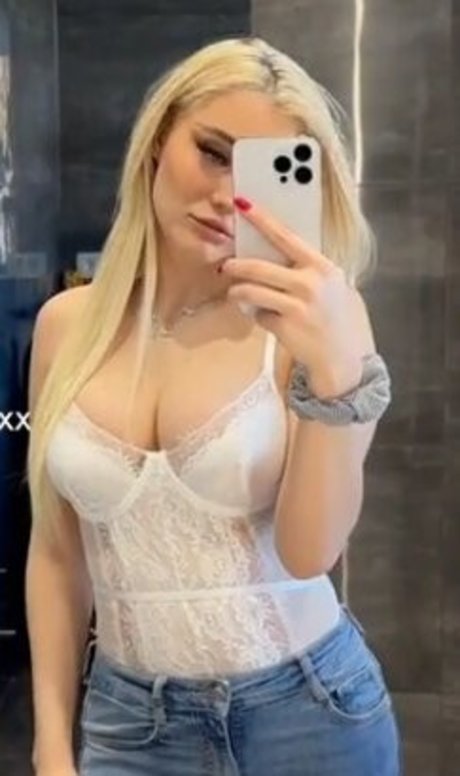 Onlyangelaxx modelo xxx galería