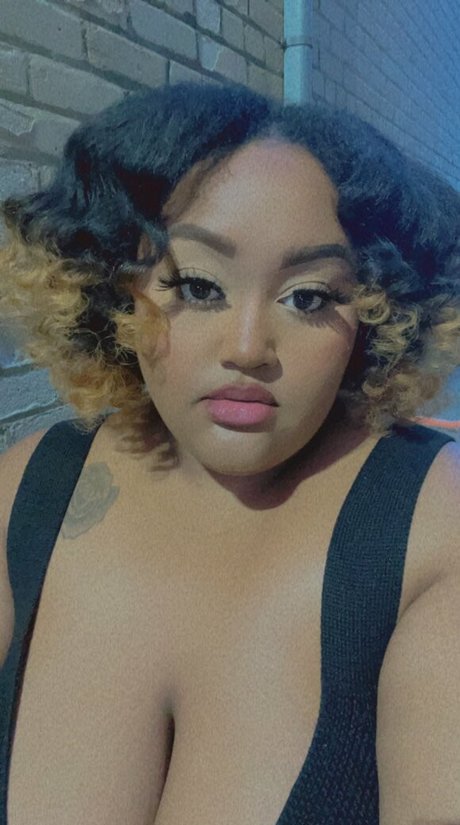 Anyai The Saiyan modelo gratis foto