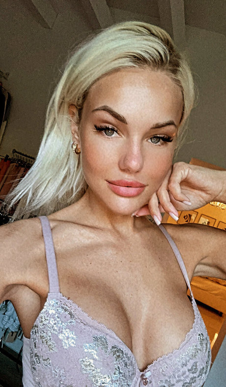 Sofya Zhuk actriz de arte archivo