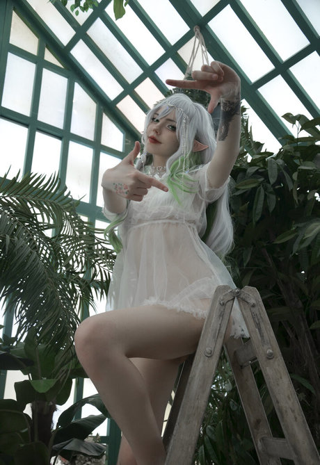 Flutterow modelo desnudos archivo