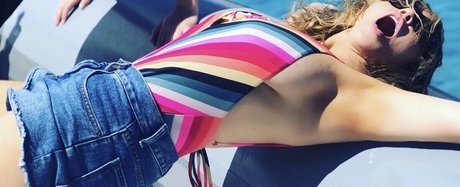 Tara Strong estrella libre fotos