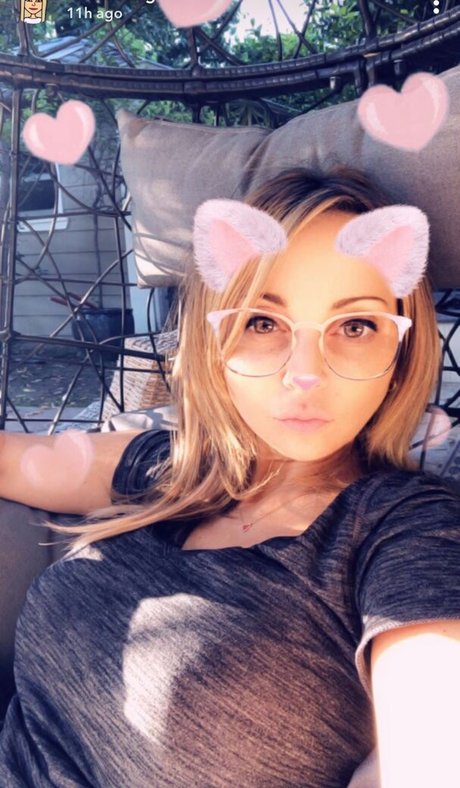 Tara Strong actriz porno fotos