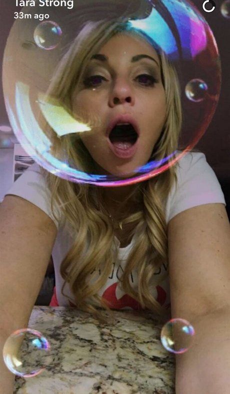 Tara Strong estrella desnuda galería