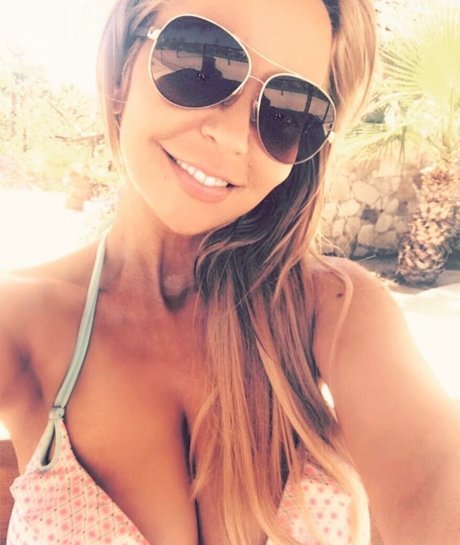 Tara Strong estrella atractiva imagen