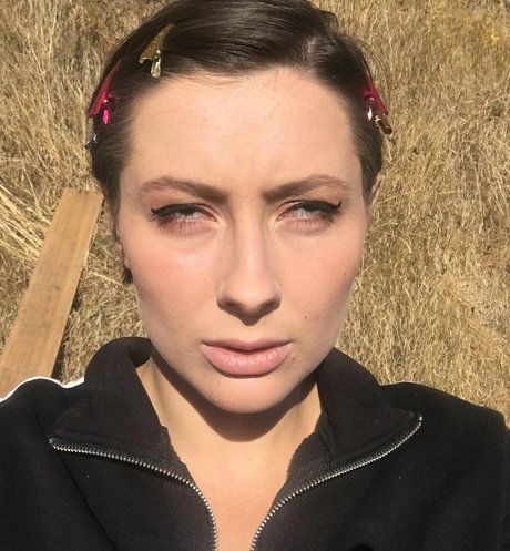 SliceOfSalami hermosa modelo recopilación