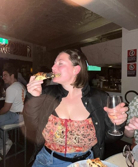 SliceOfSalami actriz porno fotos