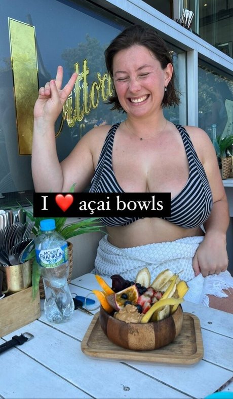 SliceOfSalami estrella erótica imagen