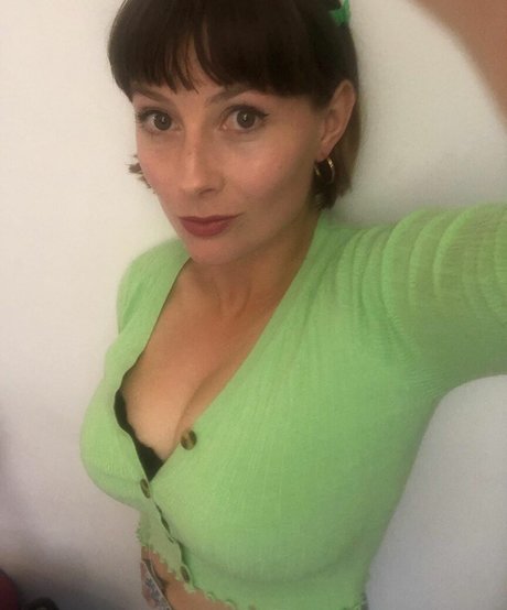 SliceOfSalami estrella porno hermosa fotos