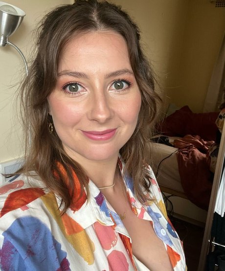 SliceOfSalami hermosa modelo imágenes