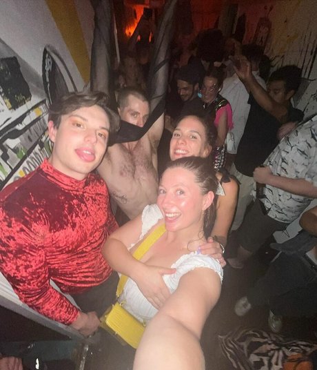 SliceOfSalami actriz libre imágenes