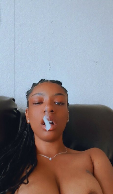 Skulltapz hermosa estrella porno foto