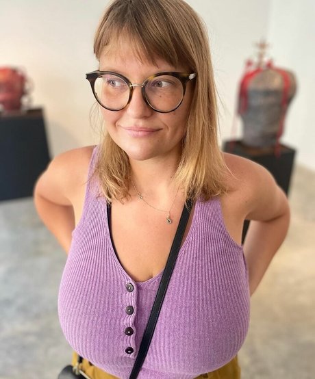 Veronika Ivanova estrella porno sexy foto