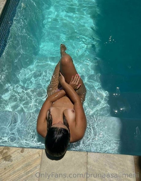 brunaasalimeni modelo de alta definición fotos