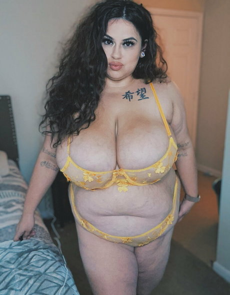 mami cremita modelo desnuda foto