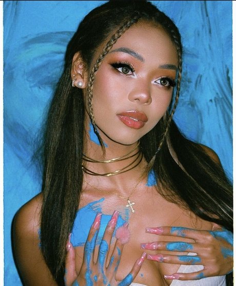 Stephanie Hikaru modelo adulto imágenes