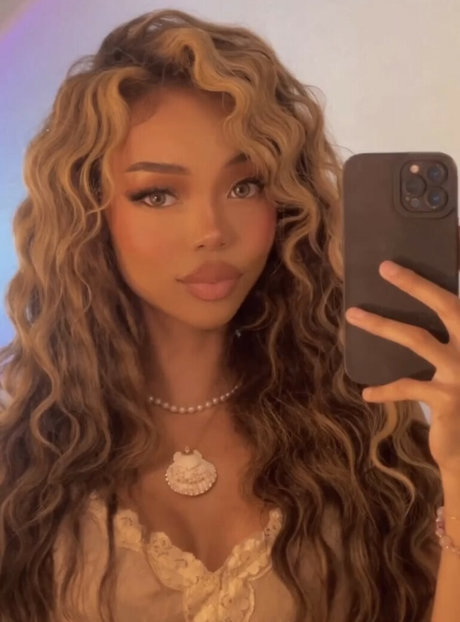 Stephanie Hikaru arte estelar imagen