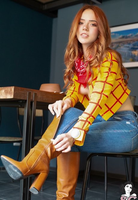 Ceciamix modelo desnudo imágenes