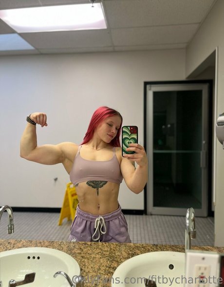 fitbycharlotte actriz sexual imagen