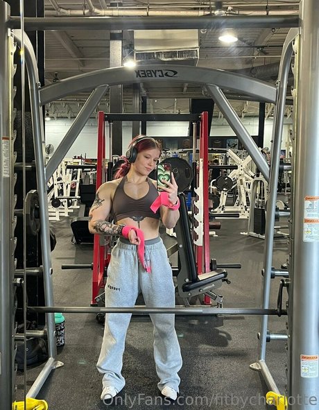 fitbycharlotte actriz imagen