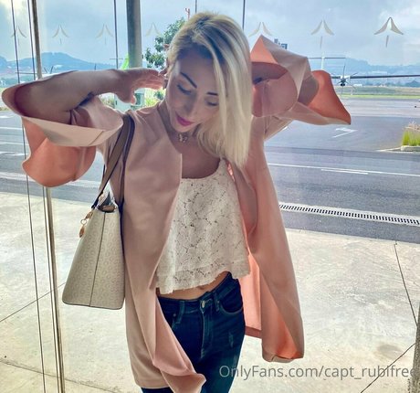 capt rubifree modelo desnudo galerías