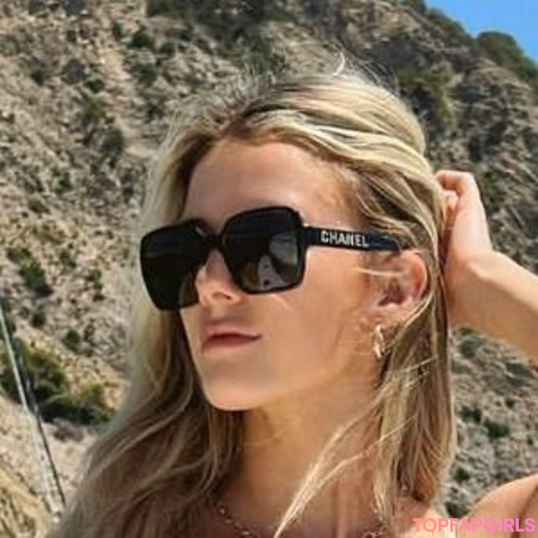 Lindsay Marie Brewer actriz caliente archivo
