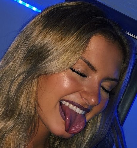 Mackinzee Hill modelo desnuda foto