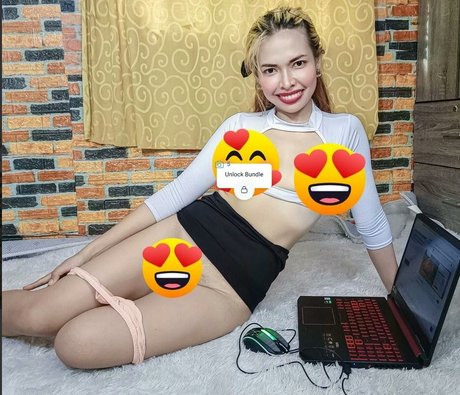 Mira Yenne estrella caliente imagen