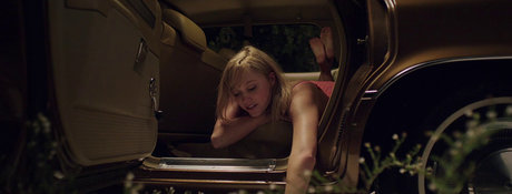 Maika Monroe mejor estrella porno imágenes