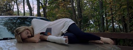 Maika Monroe estrella libre galerías