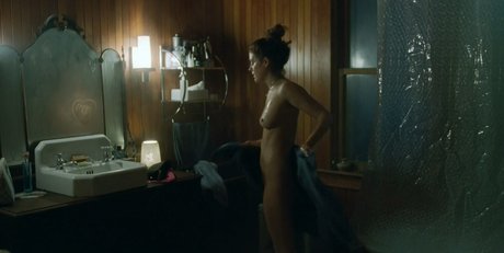 Riley Keough sexo estrella imágenes