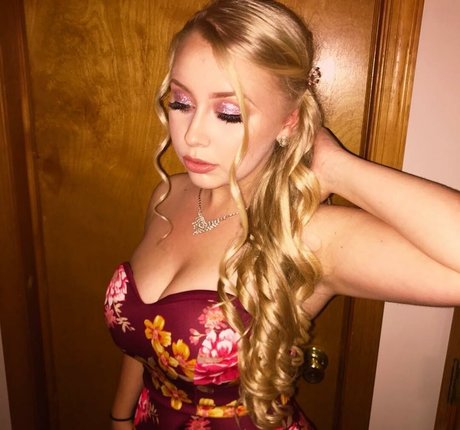 Rhiannon C estrella porno agradable galería