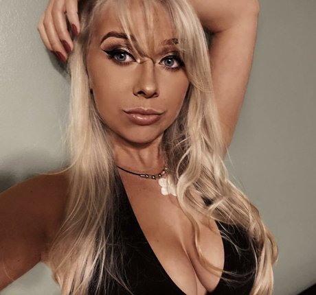 Rhiannon C estrella perfecta galería