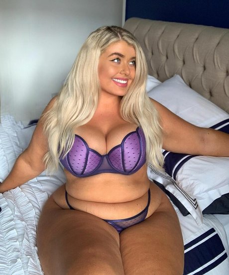 Izzy Nicholls modelo de alta definición archivo