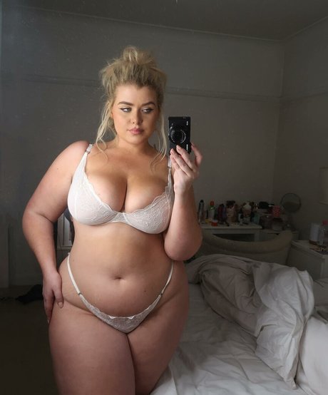 Izzy Nicholls estrella porno gratis fotos