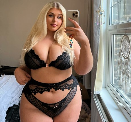 Izzy Nicholls hermosa modelo fotos