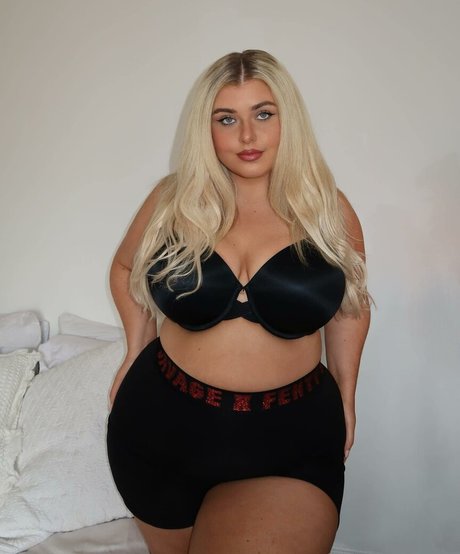 Izzy Nicholls actriz porno galerías