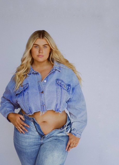 Izzy Nicholls buen modelo foto