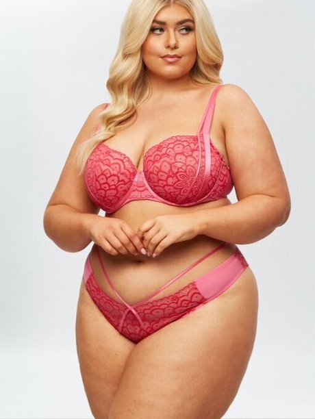 Izzy Nicholls estrella porno xxx galería