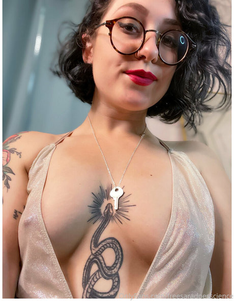 freesaradoesscience estrella porno atractiva imágenes