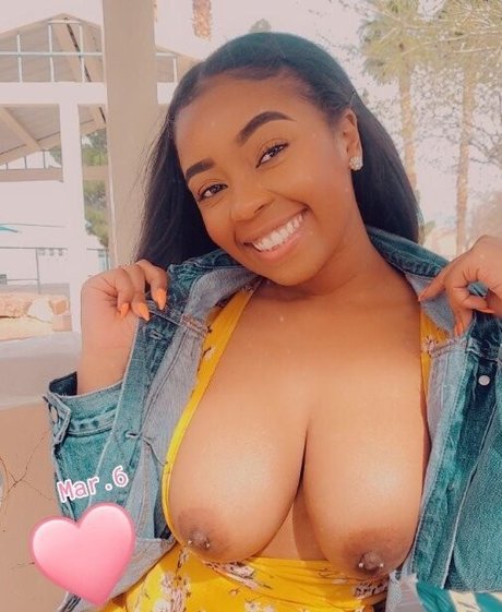 Tyra Sparks estrella porno atractiva imagen