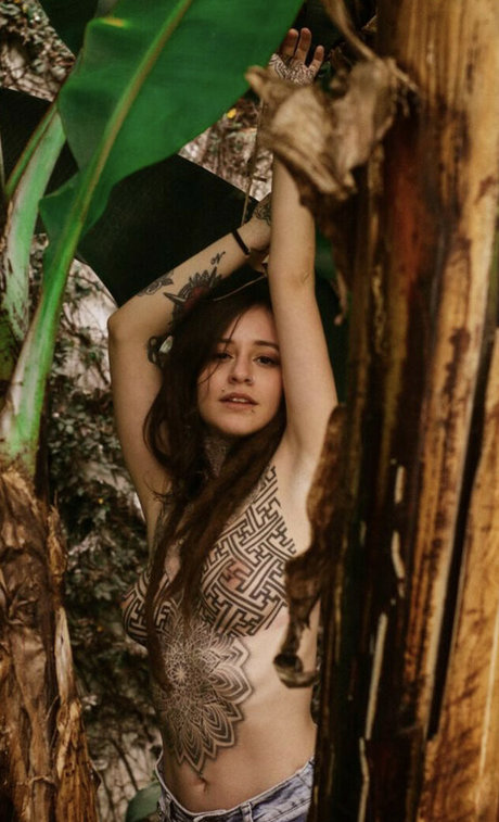 Lola Freak estrella porno atractiva galería