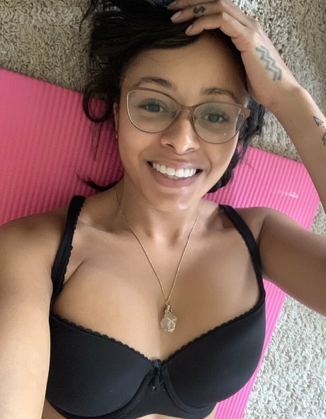 anyaivy estrella adulta galerías