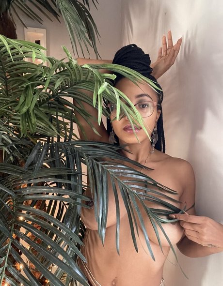 anyaivy estrella porno desnuda foto