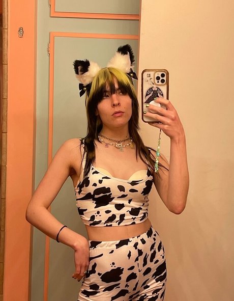 dorianelectra estrella caliente imágenes