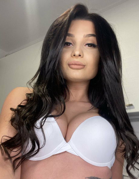 kimchopra actriz de alta definición archivo