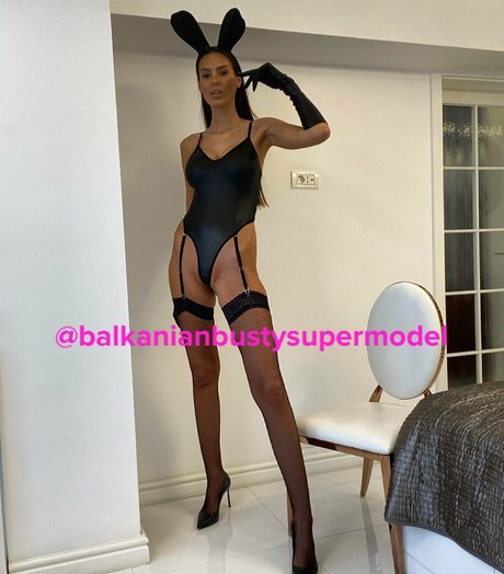 balkanianbustysupermodel actriz erótica galería