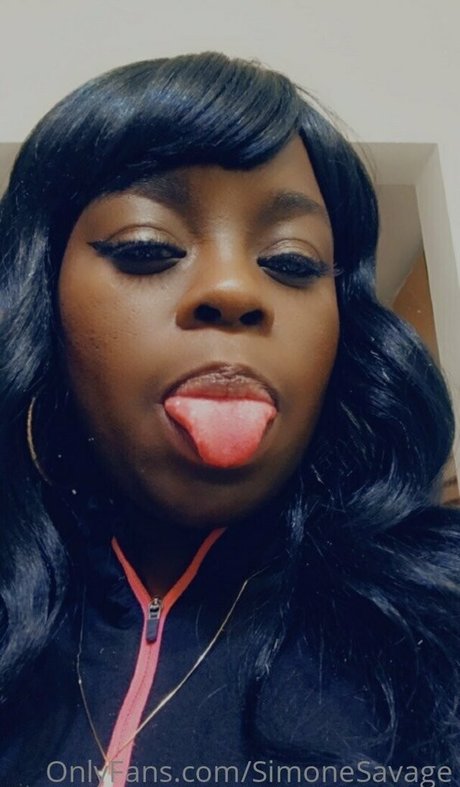 simonesavage estrella hermosa fotos